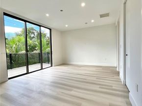 536 NW 48th St, Miami FL 33127