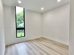 536 NW 48th St, Miami FL 33127
