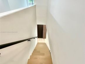 536 NW 48th St, Miami FL 33127