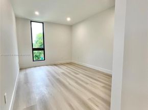 536 NW 48th St, Miami FL 33127