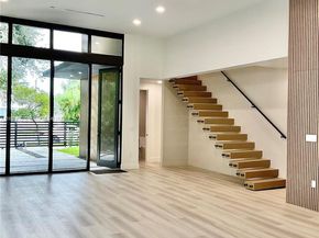 536 NW 48th St, Miami FL 33127