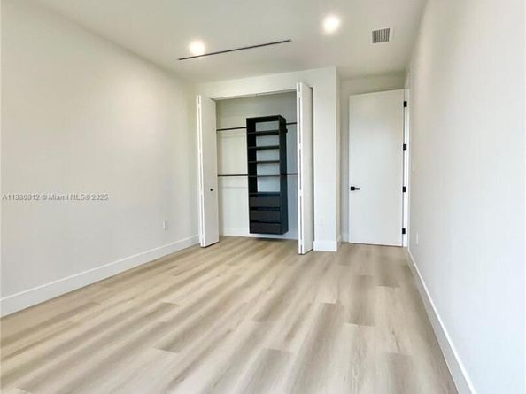 536 NW 48th St, Miami FL 33127