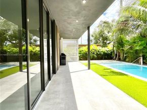 536 NW 48th St, Miami FL 33127