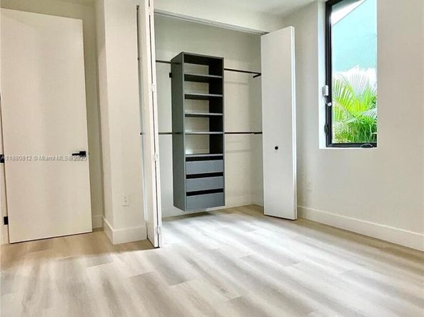 536 NW 48th St, Miami FL 33127