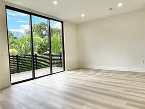 536 NW 48th St, Miami FL 33127