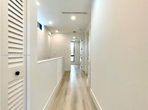 536 NW 48th St, Miami FL 33127