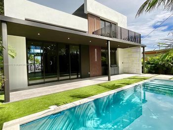 536 NW 48th St