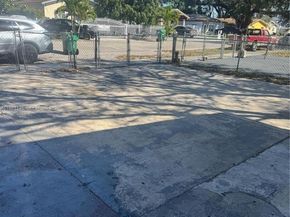 1940 NW 96th St, Miami FL 33147