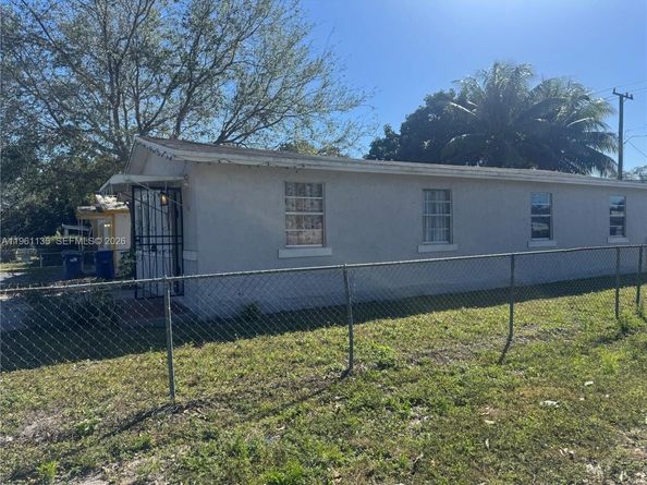 1940 NW 96th St, Miami FL 33147