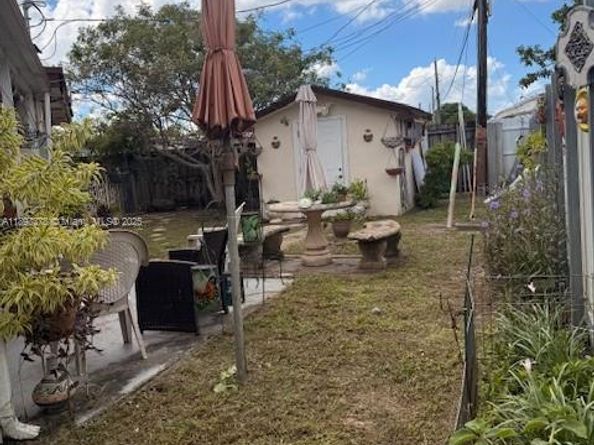 961 E 10th Pl, Hialeah FL 33010