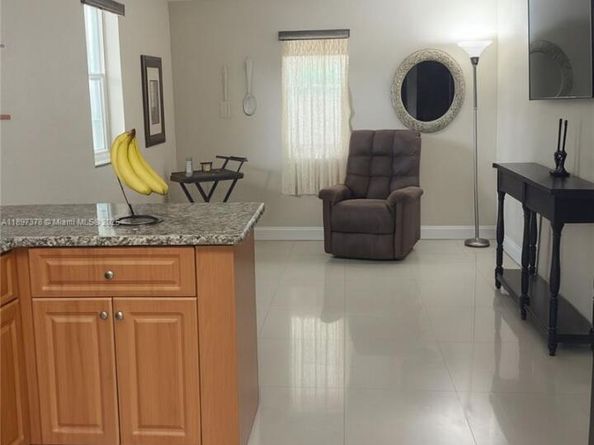 961 E 10th Pl, Hialeah FL 33010