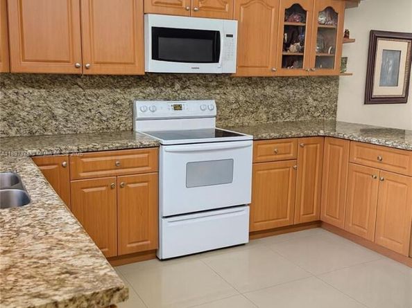 961 E 10th Pl, Hialeah FL 33010