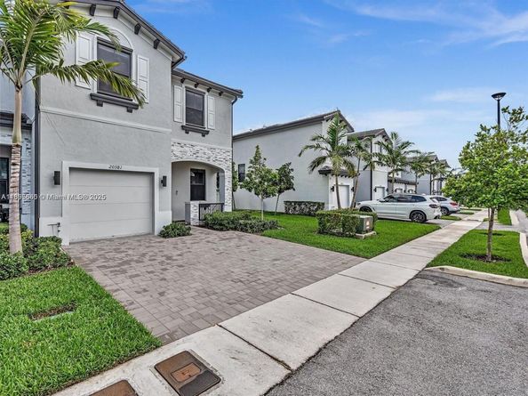 20381 NW 4th Ct, Miami Gardens FL 33169