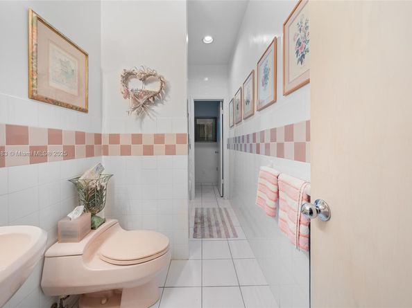 6002 SW 79th Ct, Miami FL 33143