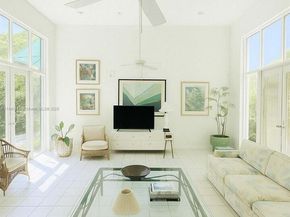 6002 SW 79th Ct, Miami FL 33143