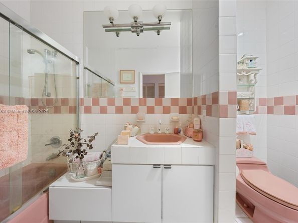 6002 SW 79th Ct, Miami FL 33143
