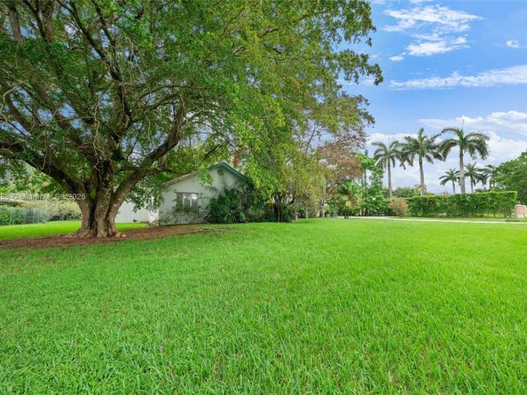 6002 SW 79th Ct, Miami FL 33143