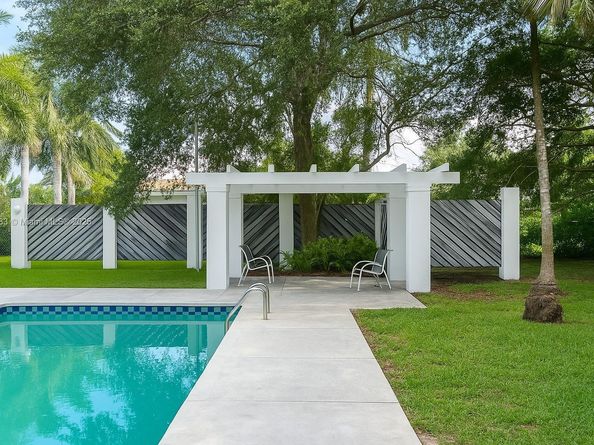 6002 SW 79th Ct, Miami FL 33143