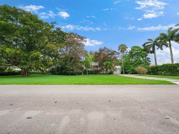 6002 SW 79th Ct, Miami FL 33143