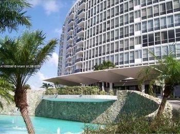 900 Bay Dr