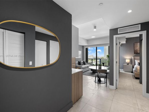 239 SW 9th St 1604, Miami FL 33130