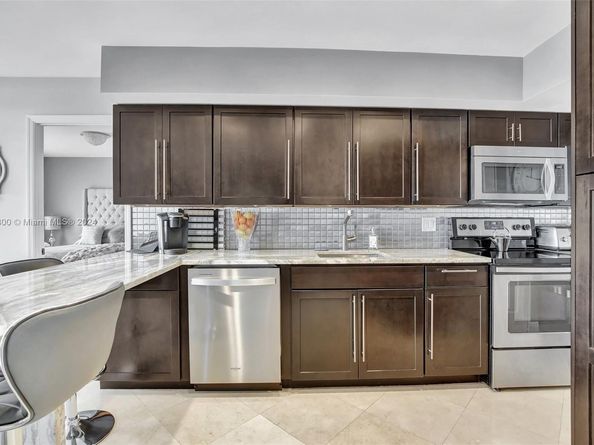 300 Diplomat Pkwy 705, Hallandale Beach FL 33009