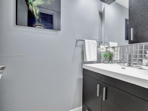 300 Diplomat Pkwy 705, Hallandale Beach FL 33009