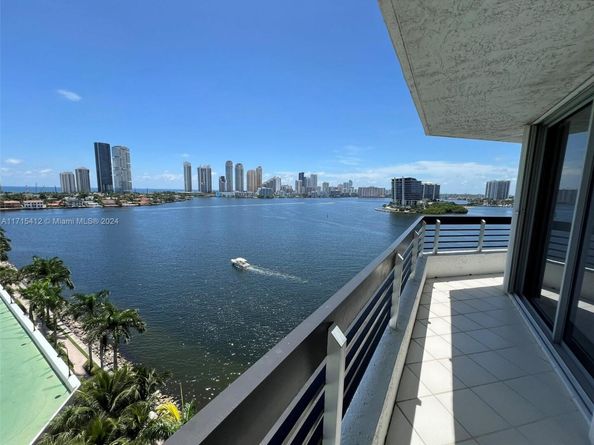 3530 Mystic Pointe Dr 1215, Aventura FL 33180