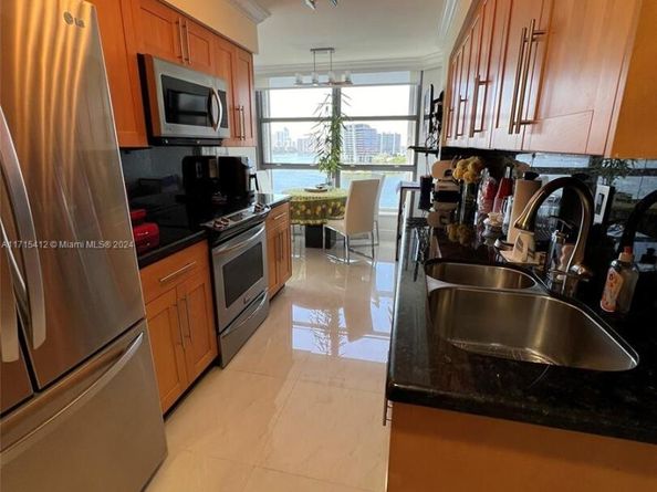 3530 Mystic Pointe Dr 1215, Aventura FL 33180
