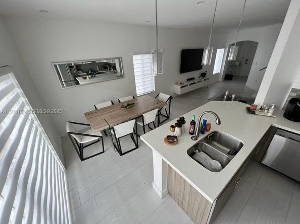 8330 NW 107th Pl 721, Doral FL 33178