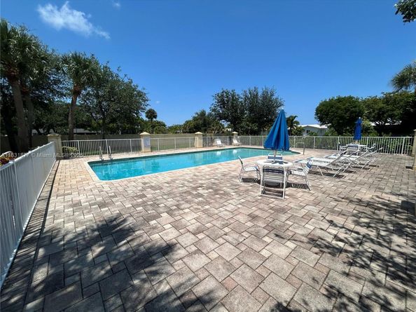 3 Largo Way, Boynton Beach FL 33426