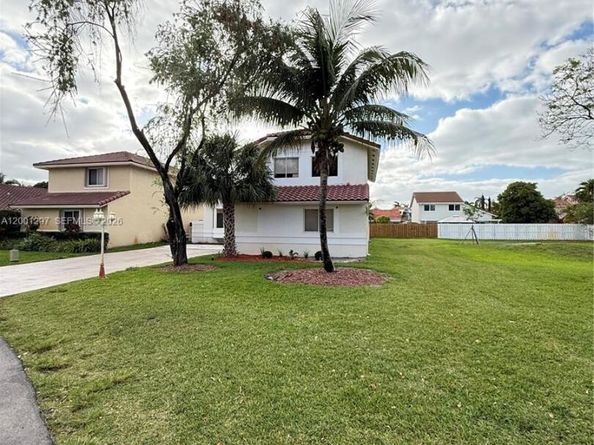 18318 NW 61st Ct, Hialeah FL 33015