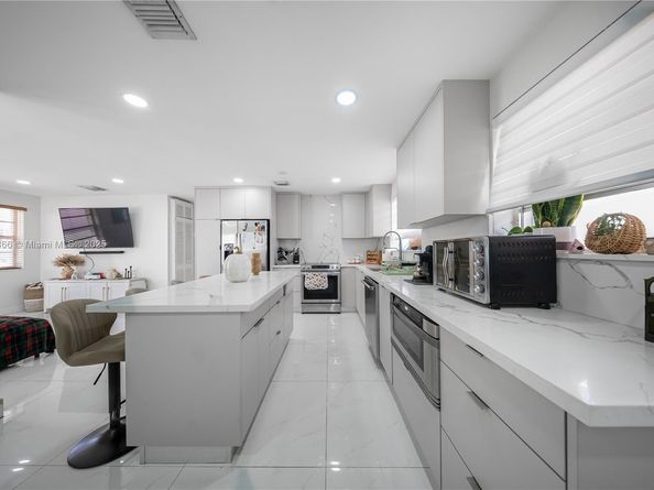 270 W 14th St, Hialeah FL 33010