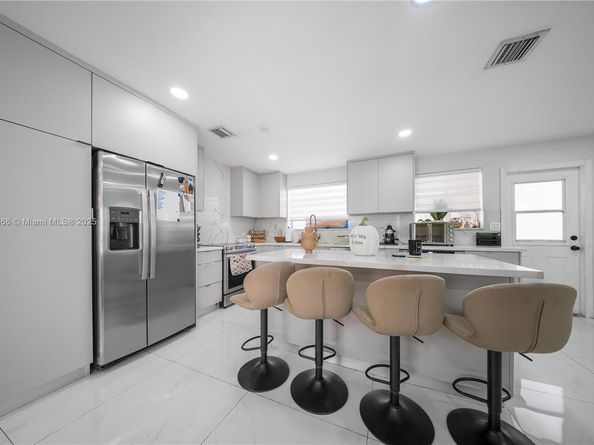 270 W 14th St, Hialeah FL 33010