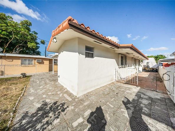270 W 14th St, Hialeah FL 33010