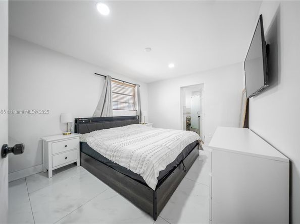 270 W 14th St, Hialeah FL 33010