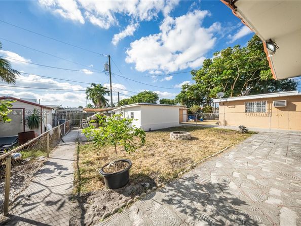 270 W 14th St, Hialeah FL 33010