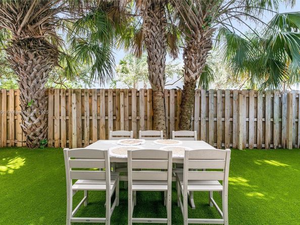 1123 NE 23rd Ter, Pompano Beach FL 33062