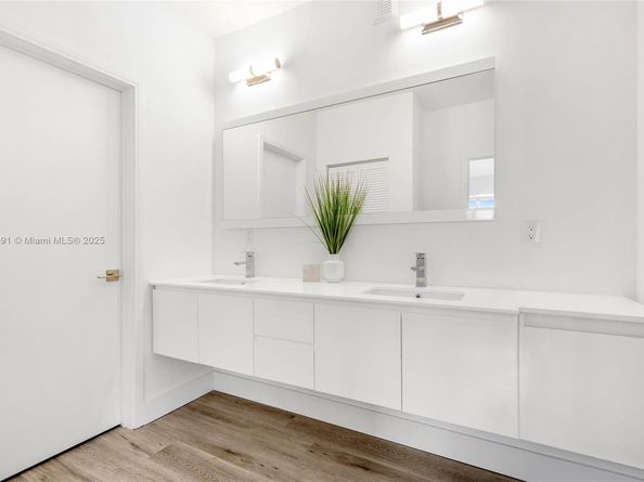 1123 NE 23rd Ter, Pompano Beach FL 33062