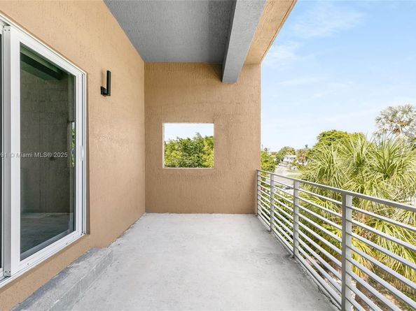 1123 NE 23rd Ter, Pompano Beach FL 33062