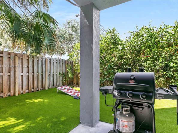 1123 NE 23rd Ter, Pompano Beach FL 33062