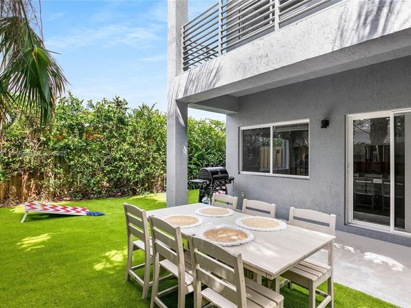 1123 NE 23rd Ter, Pompano Beach FL 33062