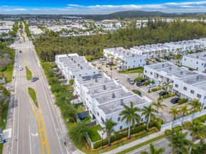 7234 NW 103rd Path, Doral FL 33178