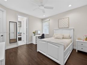 1396 Victoria Isle Dr, Weston FL 33327