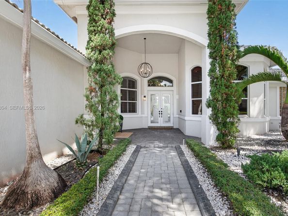 1396 Victoria Isle Dr, Weston FL 33327