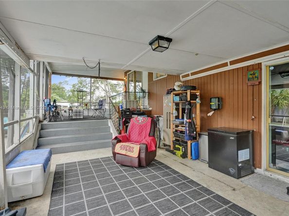 7270 NW 1st St, Pembroke Pines FL 33024