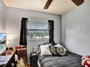 7270 NW 1st St, Pembroke Pines FL 33024