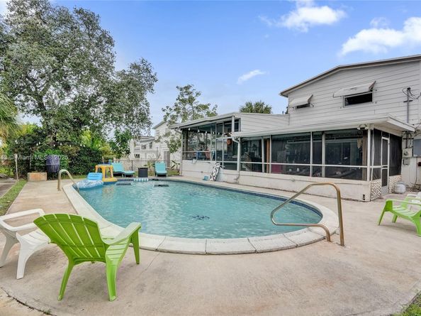 7270 NW 1st St, Pembroke Pines FL 33024