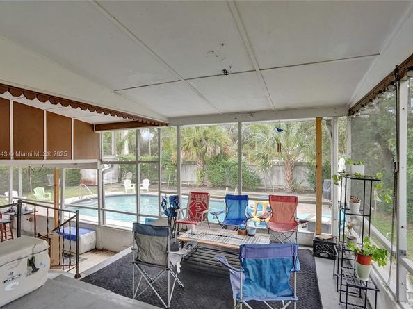 7270 NW 1st St, Pembroke Pines FL 33024