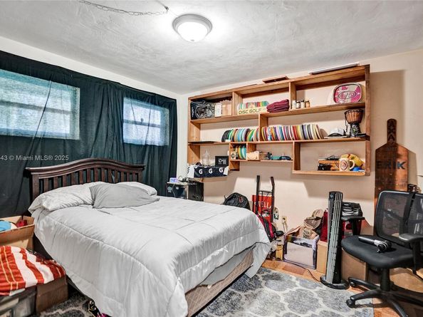 7270 NW 1st St, Pembroke Pines FL 33024